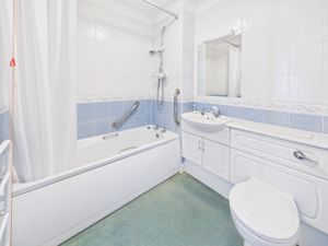 ENSUITE BATHROOM- click for photo gallery
